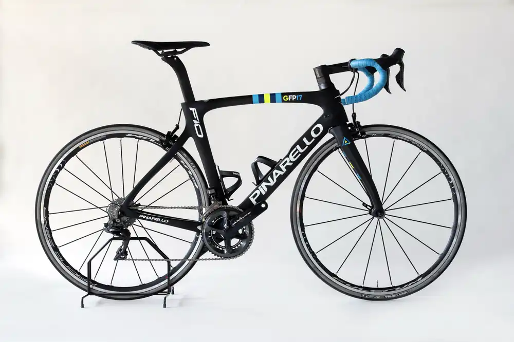 Koupit Online PINARELLO DOGMA F10 (Černá) - Silniční kolo Endorphin Republic