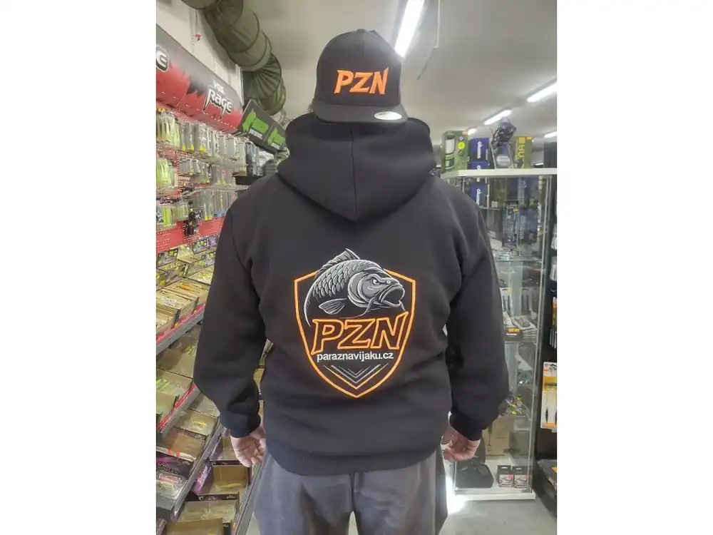 PZN Mikina logo Kapr vel. M Víkendová Akce